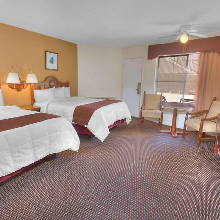 Travelodge Inn & Suites By Wyndham Yucca Valley/Joshua Tree Exterior photo