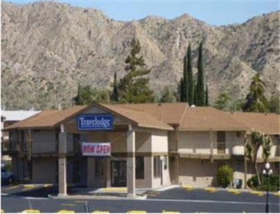 Travelodge Inn & Suites By Wyndham Yucca Valley/Joshua Tree Exterior photo