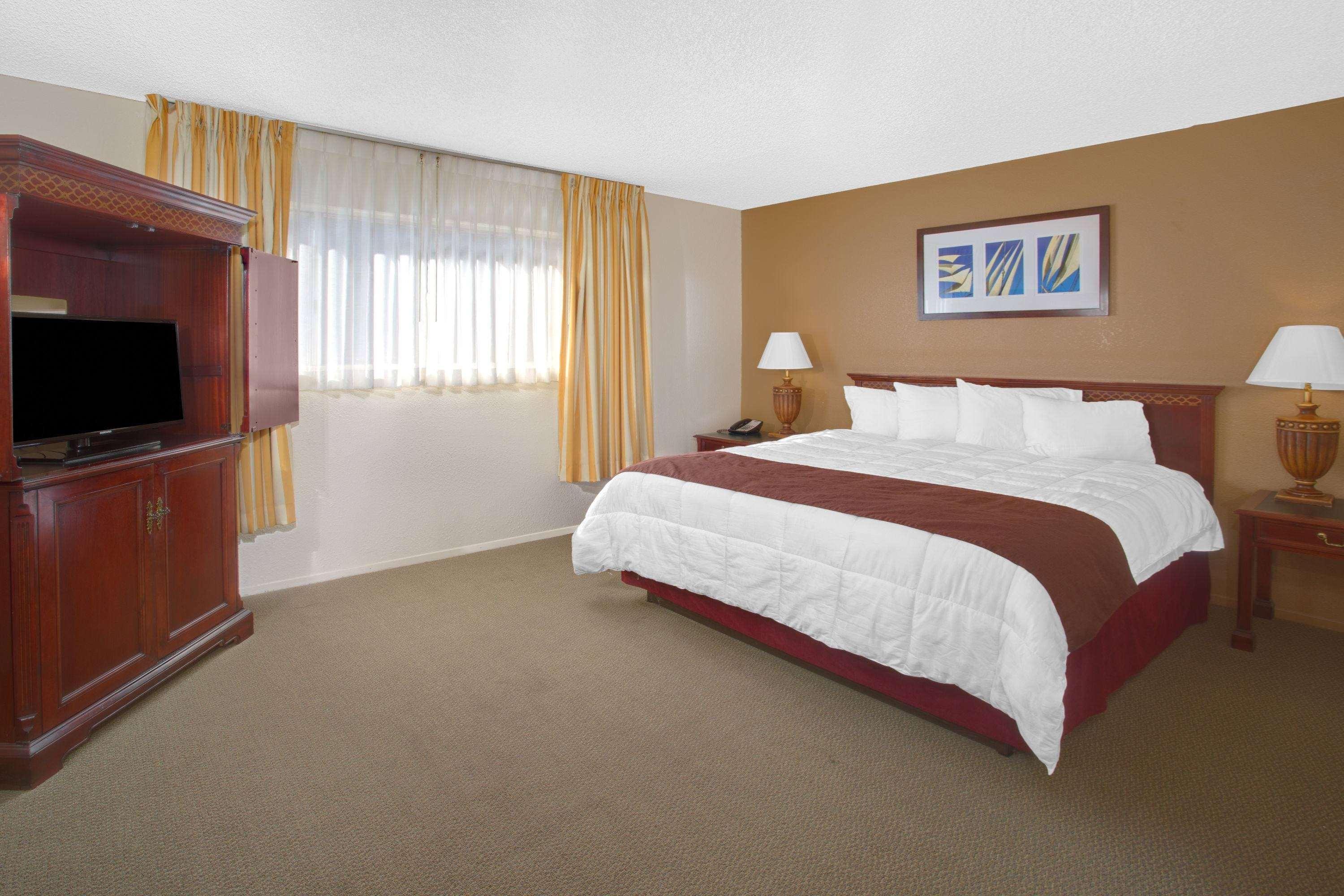 Travelodge Inn & Suites By Wyndham Yucca Valley/Joshua Tree Exterior photo