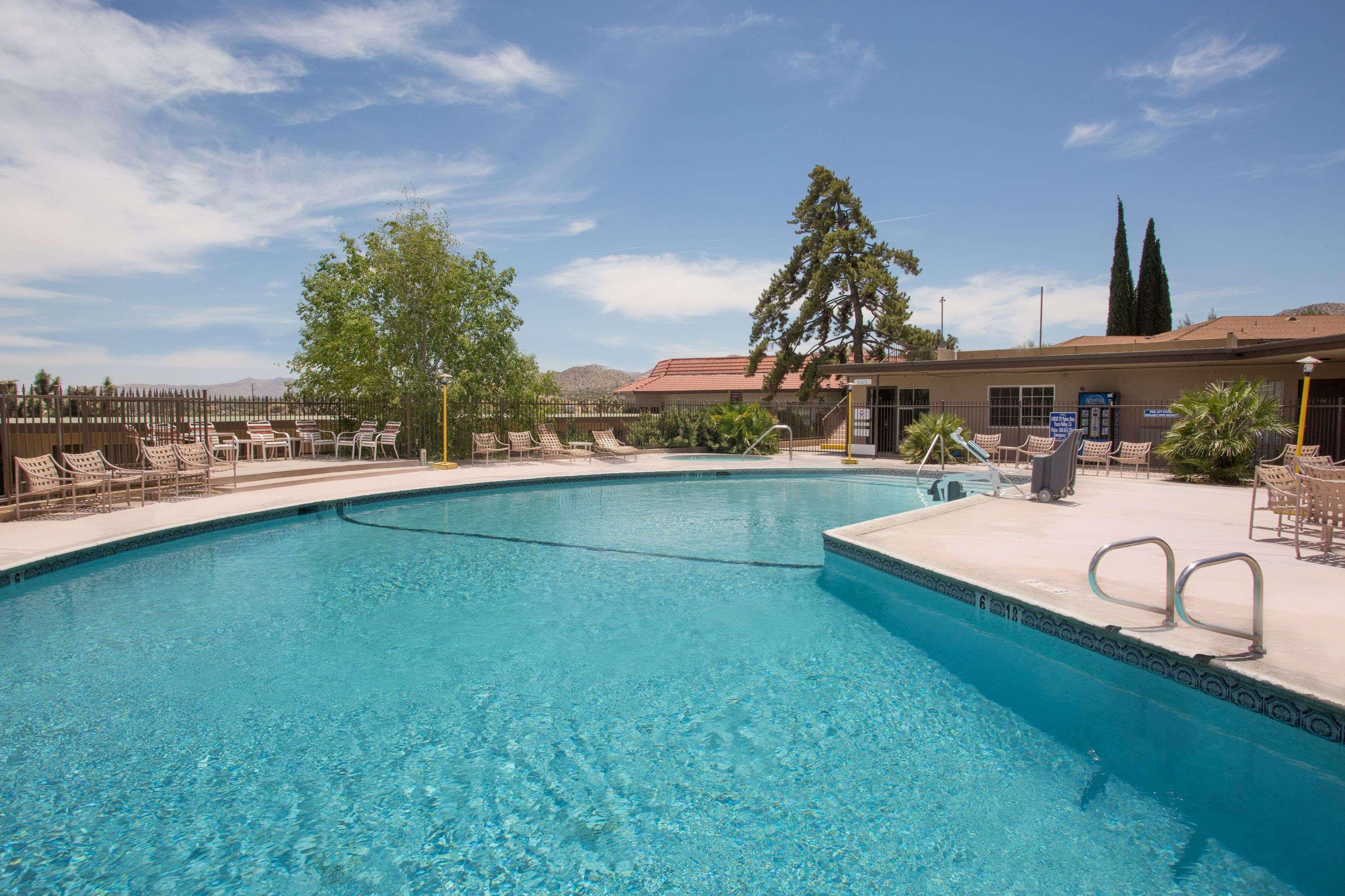 Travelodge Inn & Suites By Wyndham Yucca Valley/Joshua Tree Exterior photo
