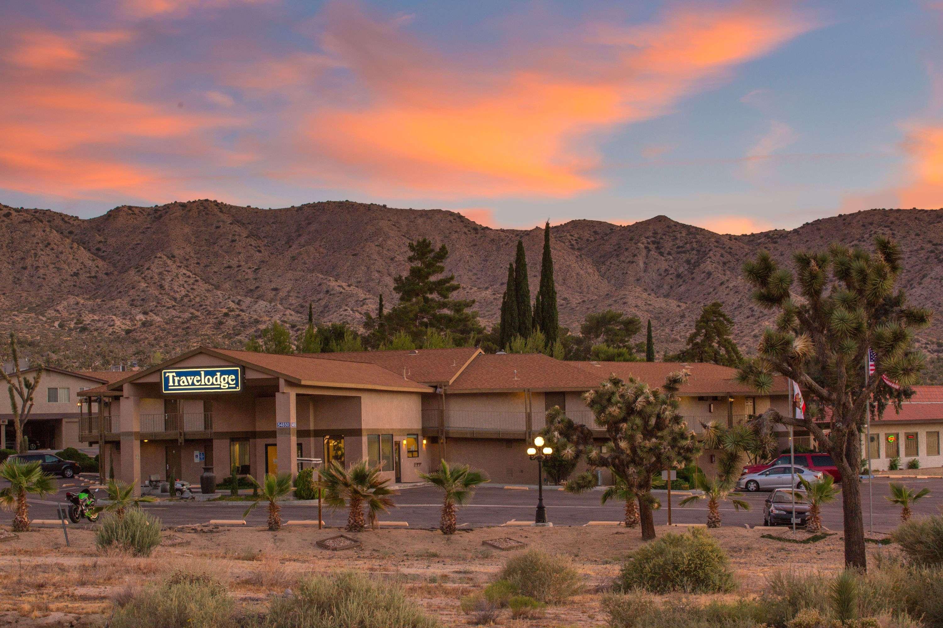 Travelodge Inn & Suites By Wyndham Yucca Valley/Joshua Tree Exterior photo