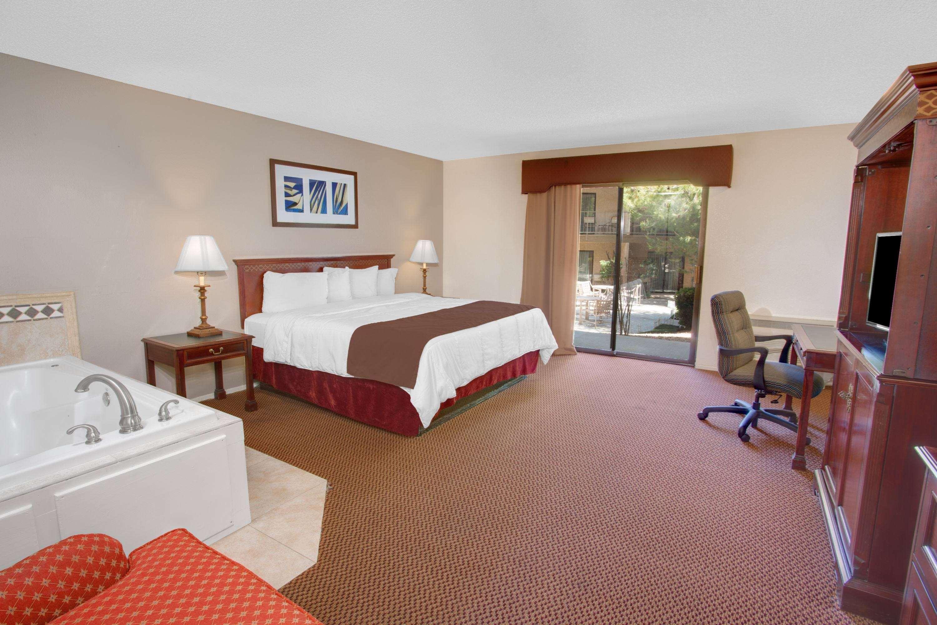 Travelodge Inn & Suites By Wyndham Yucca Valley/Joshua Tree Exterior photo