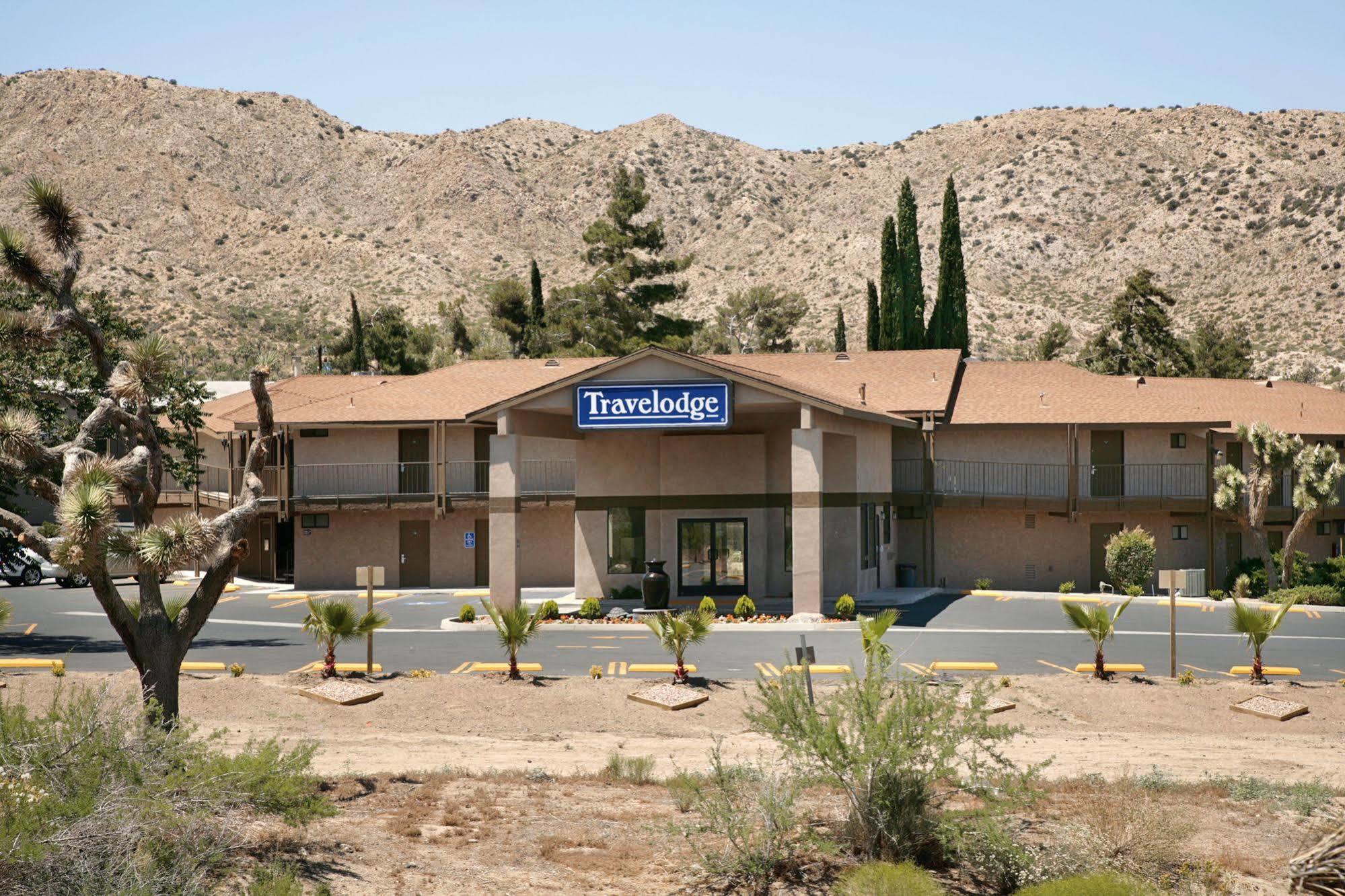 Travelodge Inn & Suites By Wyndham Yucca Valley/Joshua Tree Exterior photo